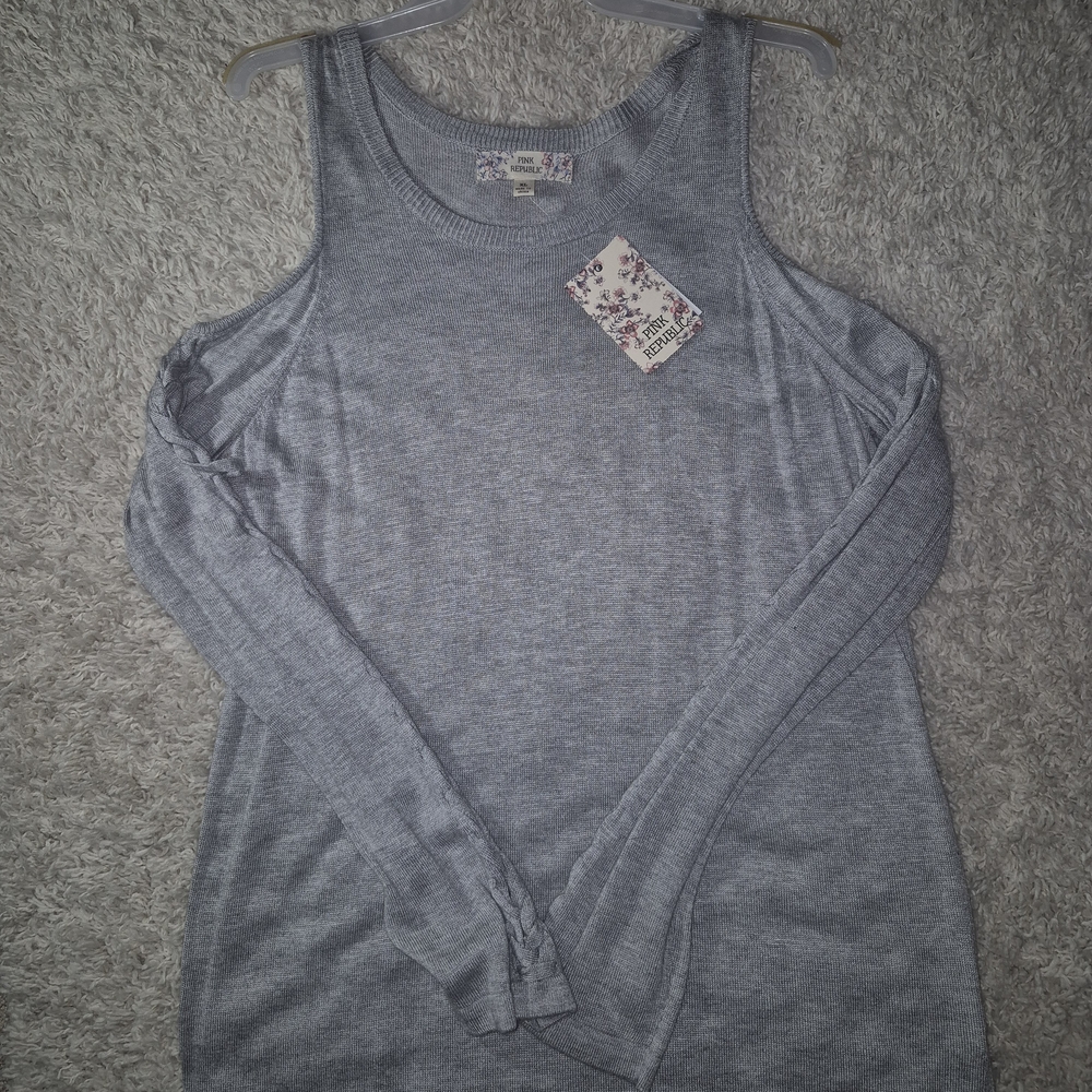NWT Women's Pink Republic Cold Shpulder Gray Sweater Top